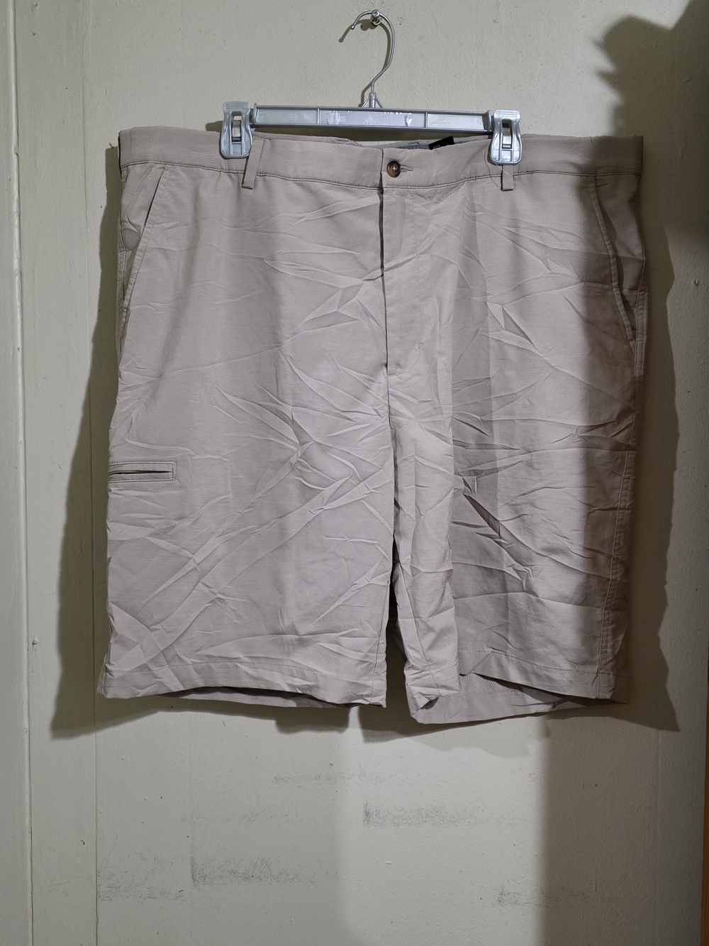 Greg Norman Collection Men's Cargo Shorts - Beige Taupe used Size 42